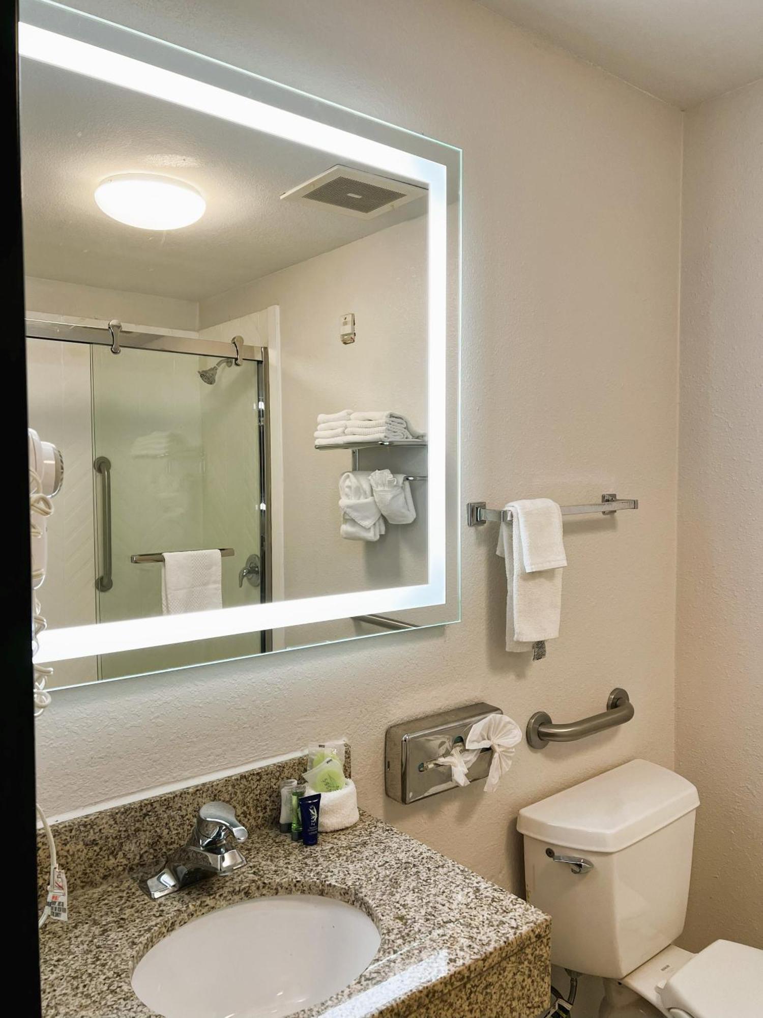 Comfort Inn & Suites Sheboygan I-43 מראה חיצוני תמונה